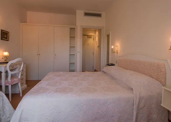 Hotel Du &