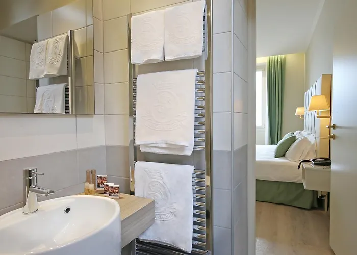 Du & Hotel 3*