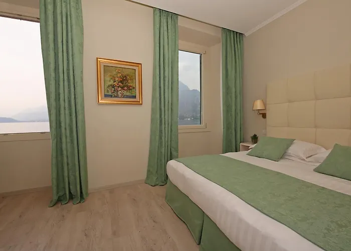 Du & Hotel 3*