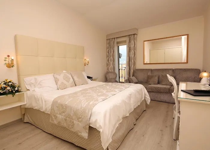 Hotel Du & 3*