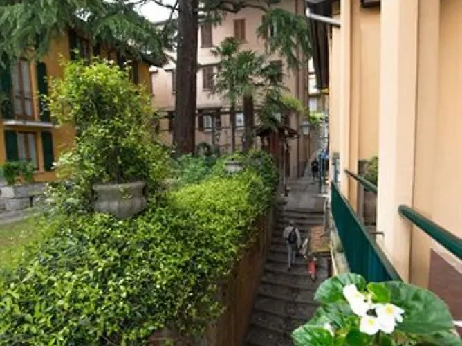 Du & Hotel 3*